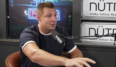 Rob Gronkowski joked about Aaron Hernandez masturbating in Patriots team meetings