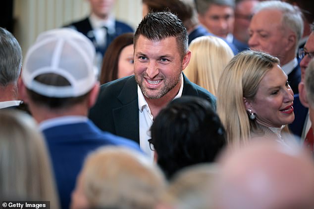 Florida Gators phenom Tim Tebow was at the White House with Trump giving him a shoutout
