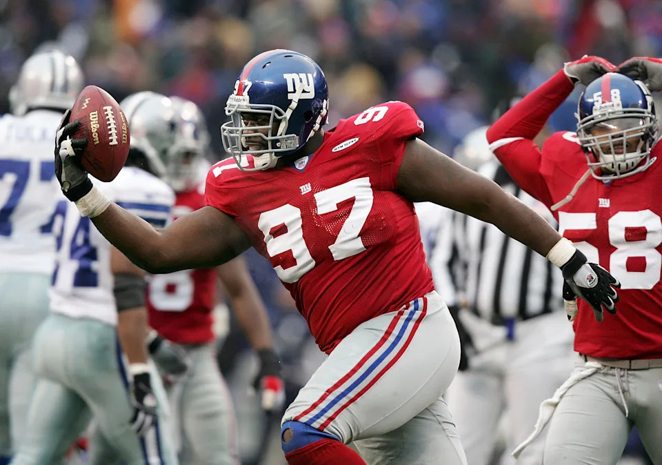 EAST RUTHERFORD, NJ - DECEMBER 04: Kenderick Allen #97 of the New York Giants celebrates his fumble recovery after Drew Bledsoe #11 of the Dallas Cowboys was sacked and lost the ball during their game at Giants Stadium on December 4, 2005 in East Rutherford, New Jersey. (Photo by Al Bello/Getty Images)