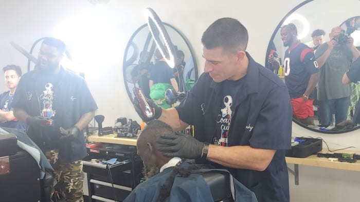 ‘Very proud,’ Texans’ Frank Ross holding fourth annual Coaches Cuts event at Covenant House next Friday