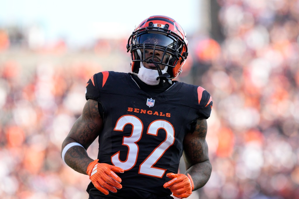 Patriots sign ex-Bengals running back, cut veteran defensive tackle