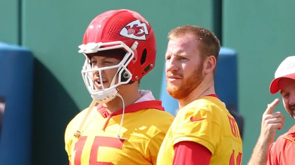Patrick Mahomes and Carson Wentz during a practice