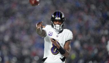 Lamar Jackson participates in first open practice of Ravens OTAs