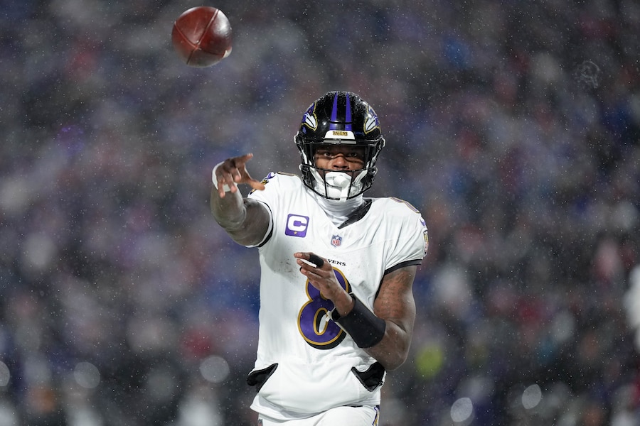 Lamar Jackson participates in first open practice of Ravens OTAs