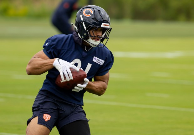 Bears running back Travis Homer (21) practices Wednesday, May 28, 2025, at Halas Hall. (Brian Cassella/Chicago Tribune)