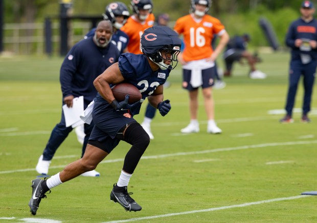 Bears running back Roschon Johnson practices Wednesday, May 28, 2025, at Halas Hall. (Brian Cassella/Chicago Tribune)