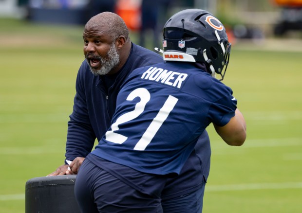 Bears running backs coach Eric Bieniemy yells during practice Wednesday, May 28, 2025, at Halas Hall. (Brian Cassella/Chicago Tribune)