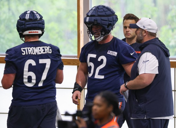 Drew Dalman (52) works out during the Bears organized team activities in the Walter Payton Center at Halas Hall on May 21, 2025, in Lake Forest. (John J. Kim/Chicago Tribune)