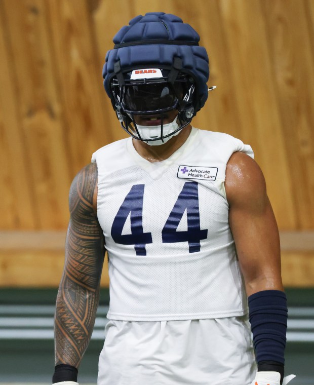 Noah Sewell works out during the Bears organized team activities in the Walter Payton Center at Halas Hall on May 21, 2025, in Lake Forest. (John J. Kim/Chicago Tribune)