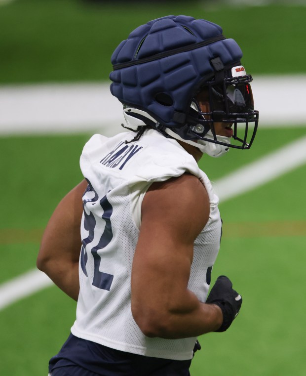 Daniel Hardy works out during the Bears organized team activities in the Walter Payton Center at Halas Hall on May 21, 2025, in Lake Forest. (John J. Kim/Chicago Tribune)