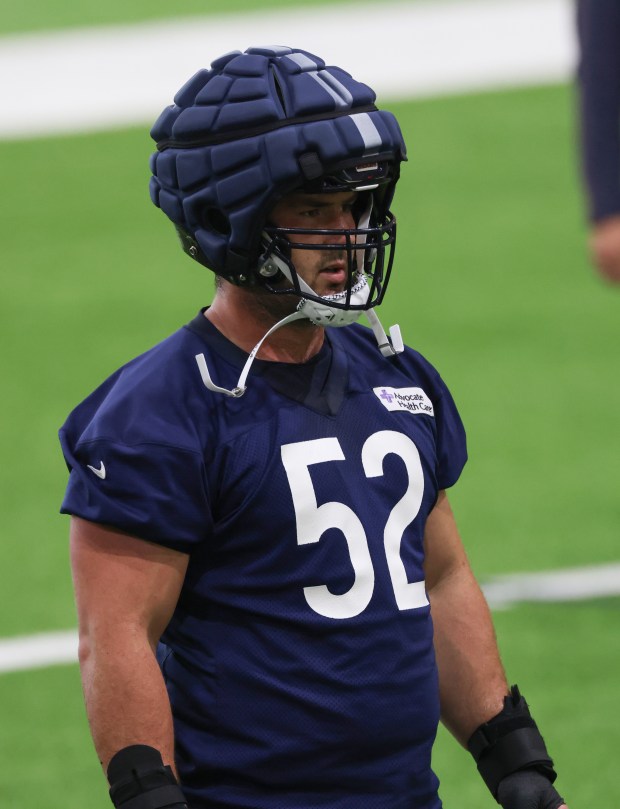 Drew Dalman works out during the Bears organized team activities in the Walter Payton Center at Halas Hall on May 21, 2025, in Lake Forest. (John J. Kim/Chicago Tribune)
