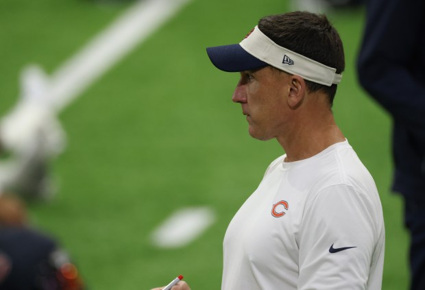 Defensive coordinator Dennis Allen participates during the Bears organized team activities in the Walter Payton Center at Halas Hall on May 21, 2025, in Lake Forest. (John J. Kim/Chicago Tribune)