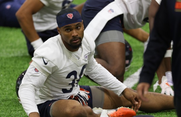 Jonathan Owens works out during the Bears organized team activities in the Walter Payton Center at Halas Hall on May 21, 2025, in Lake Forest. (John J. Kim/Chicago Tribune)