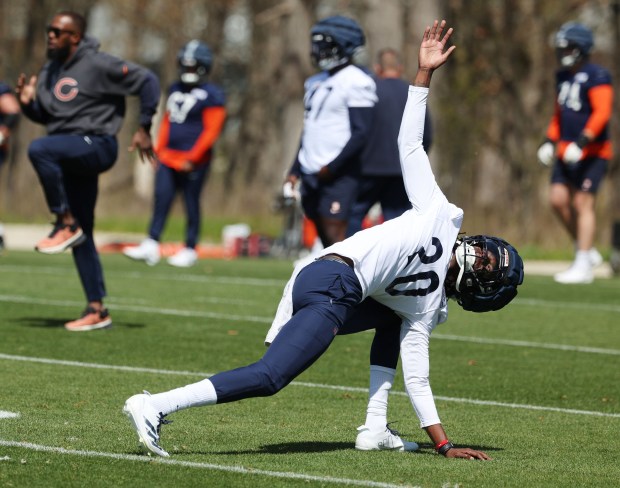 Rookie defensive back Zah Frazier (20) stretches out during Chicago Bears rookie camp at Halas Hall on May 9, 2025, in Lake Forest. (Stacey Wescott/Chicago Tribune)