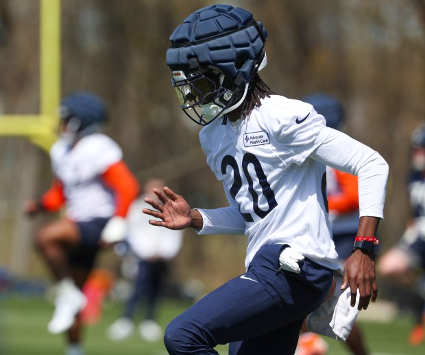 Rookie defensive back Zah Frazier (20) warms up during Chicago Bears rookie camp at Halas Hall on May 9, 2025, in Lake Forest. (Stacey Wescott/Chicago Tribune)