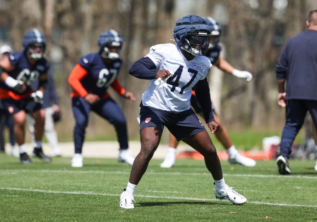 Rookie linebacker Ruben Hyppolite II (47) warms up during Chicago Bears rookie camp at Halas Hall on May 9, 2025, in Lake Forest. (Stacey Wescott/Chicago Tribune)