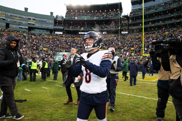 Bears kicker Cairo Santos celebrates his game-winning 51-yard field goal against the Packers at Lambeau Field. (Eileen T. Meslar/Chicago Tribune)