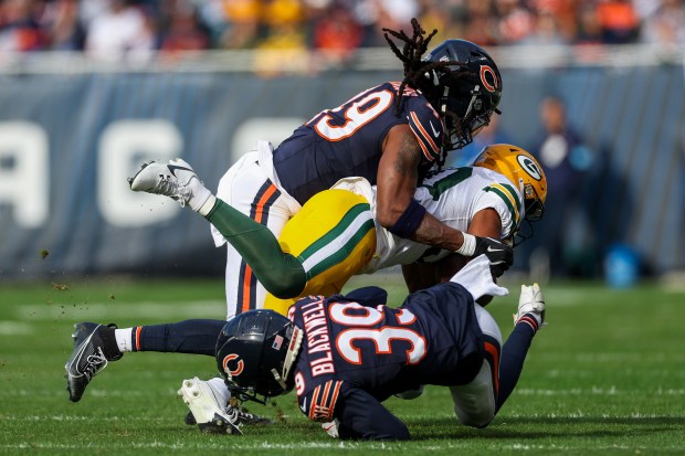 Bears linebacker Tremaine Edmunds and cornerback Josh Blackwell (39) tackle Packers running back Chris Brooks on Nov. 17, 2024, at Soldier Field. (Armando L. Sanchez/Chicago Tribune)