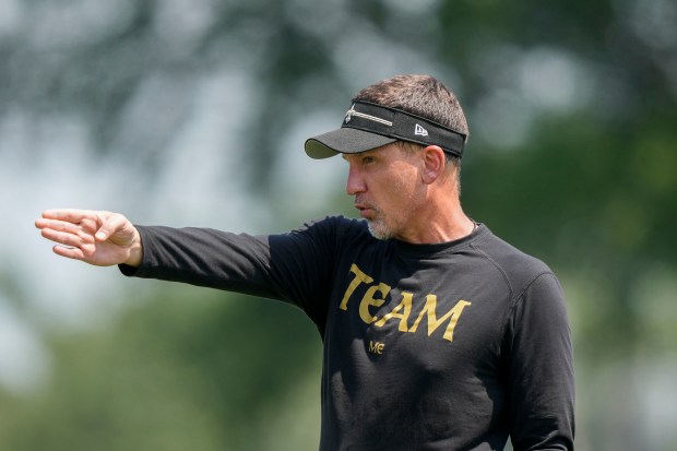 Saints coach Dennis Allen instructs during practice in Metairie, La., on May 23, 2023. (AP Photo/Gerald Herbert)