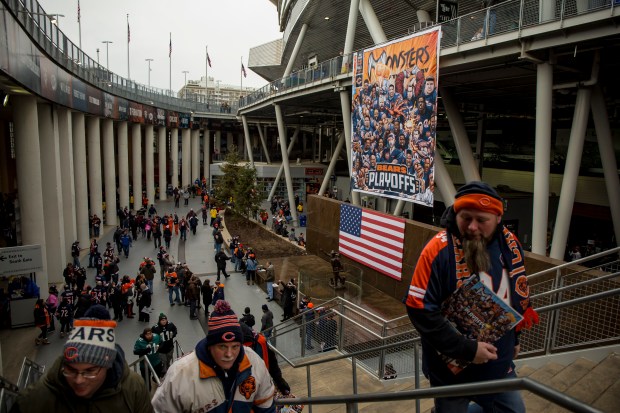 Chicago Bears and Philadelphia Eagles fans arrive on Jan. 6,...
