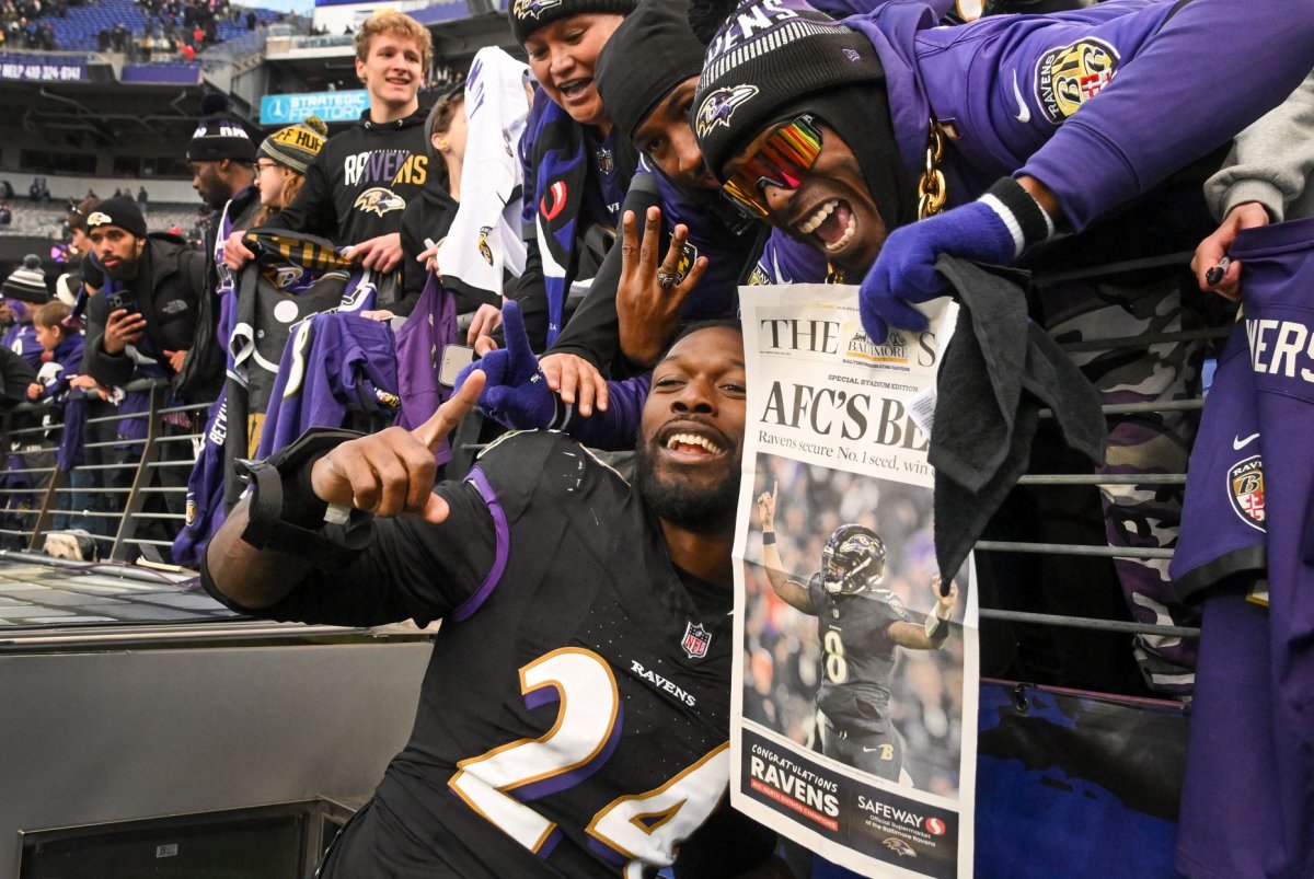 Carolina Panthers cut edge rusher Jadeveon Clowney