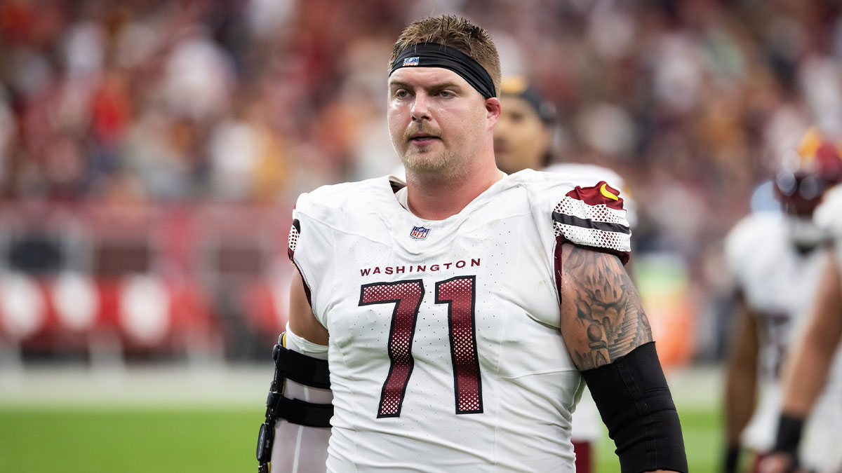 Washington Commanders guard Andrew Wylie (71) against the Arizona Cardinals at State Farm Stadium.