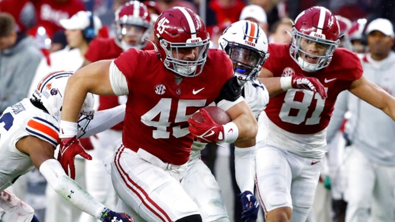 Former Alabama tight end Robbie Ouzts signs his first NFL contract with Seattle Seahawks