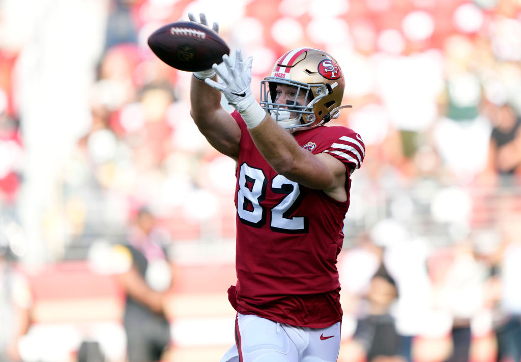 49ers bring back tight end Ross Dwelley