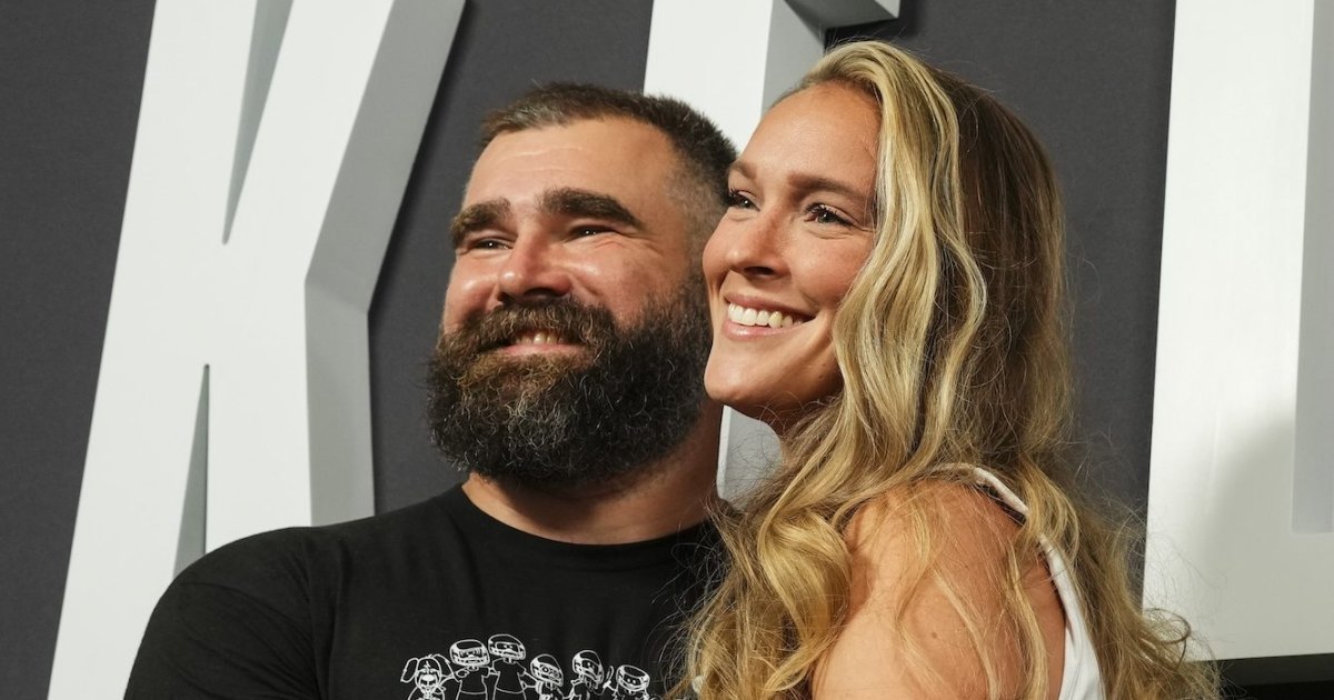 Bennett Kelce Adorably Makes Up with Eagles Mascot Swoop