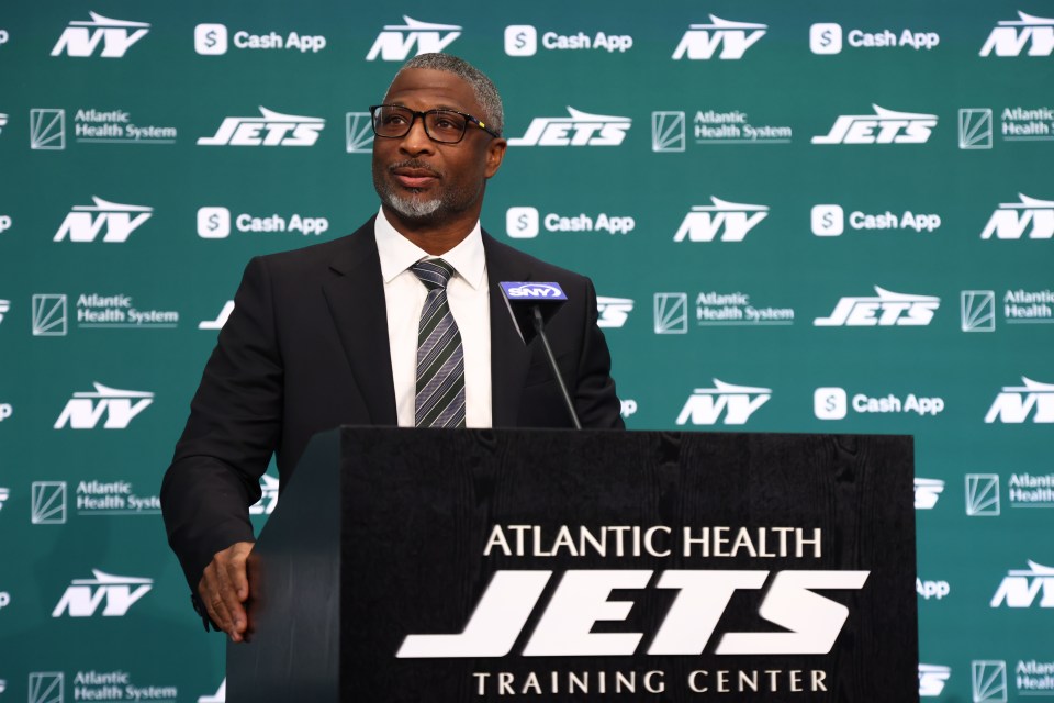 FLORHAM PARK, NEW JERSEY - JANUARY 27: New York Jets head coach Aaron Glenn is introduced to the media at Atlantic Health Jets Training Center on January 27, 2025 in Florham Park, New Jersey. (Photo by Ed Mulholland/Getty Images)