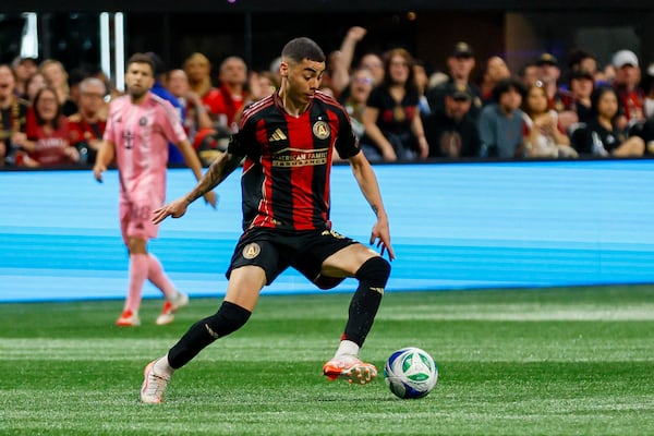 Atlanta United midfielder Miguel Almirón (10) drives the ball during the first half against Inter Miami at Mercedes-Benz Stadium on Sunday, March 16, 2025, in Atlanta.
(Miguel Martinez/ AJC)