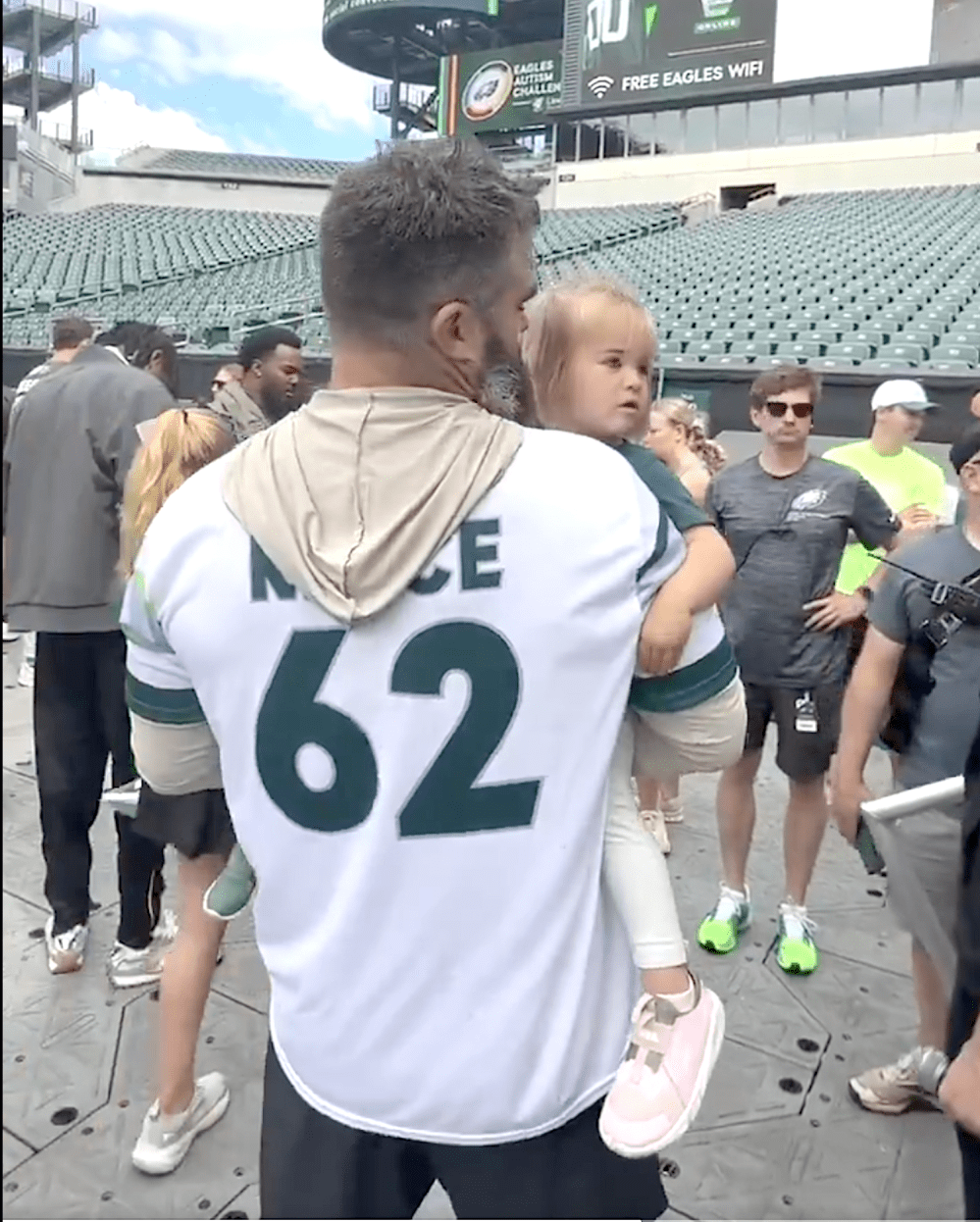 Jason Kelce Bennett Kelce Eagles