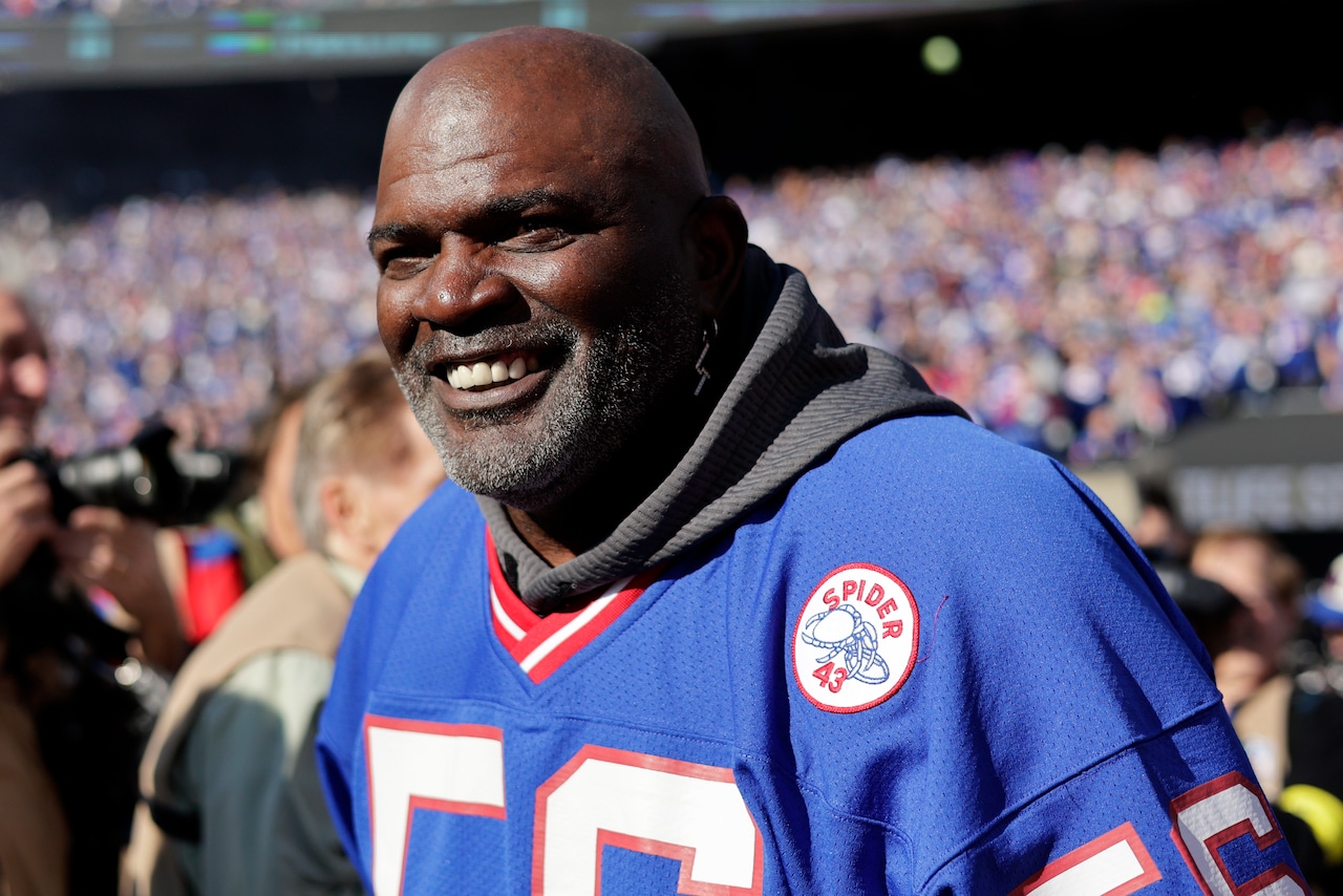 Lawrence Taylor’s fellow UNC athlete recalls why he was scared of Giants legend