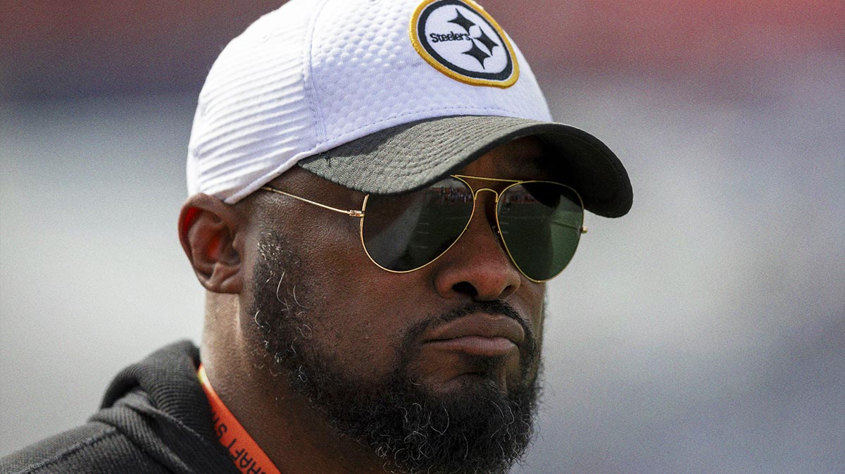 Pittsburgh Steelers head coach Mike Tomlin visits the field during Senior Bowl practice for the American team at Hancock Whitney Stadium