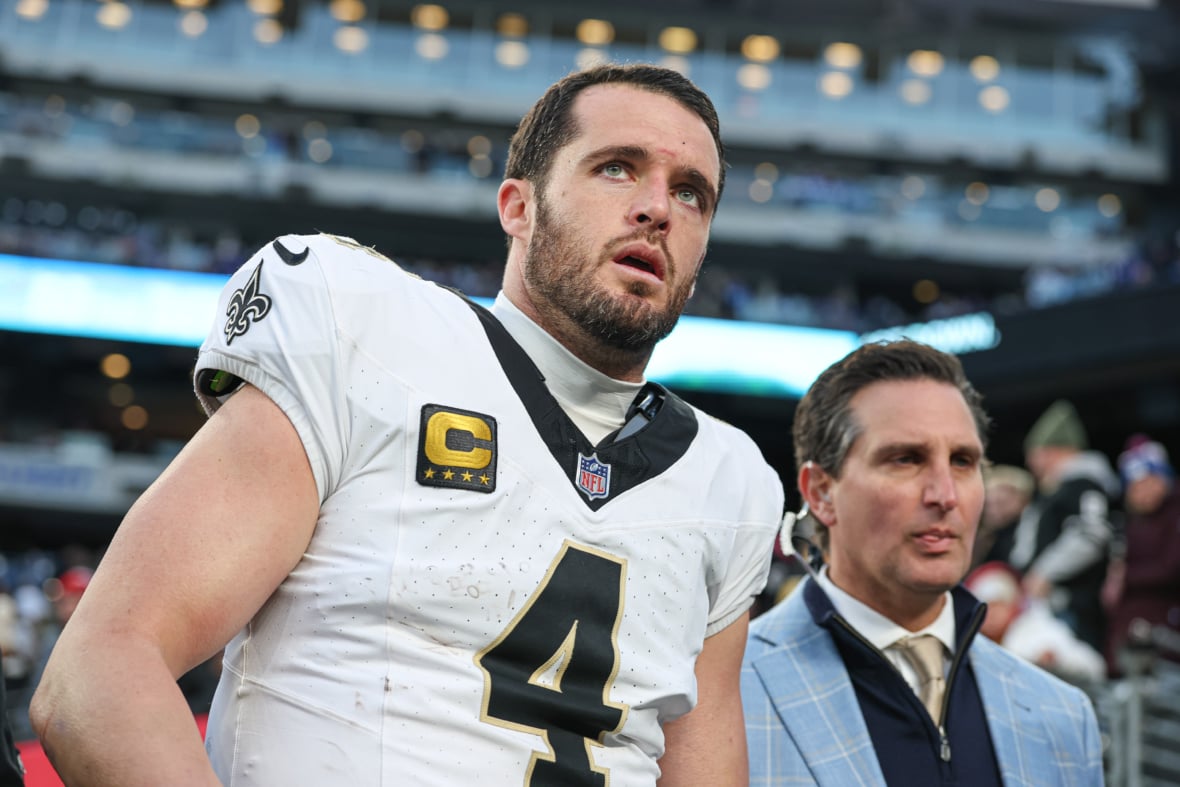 NFL insider reveals two veteran QBs New Orleans Saints could target after Derek Carr's retirement