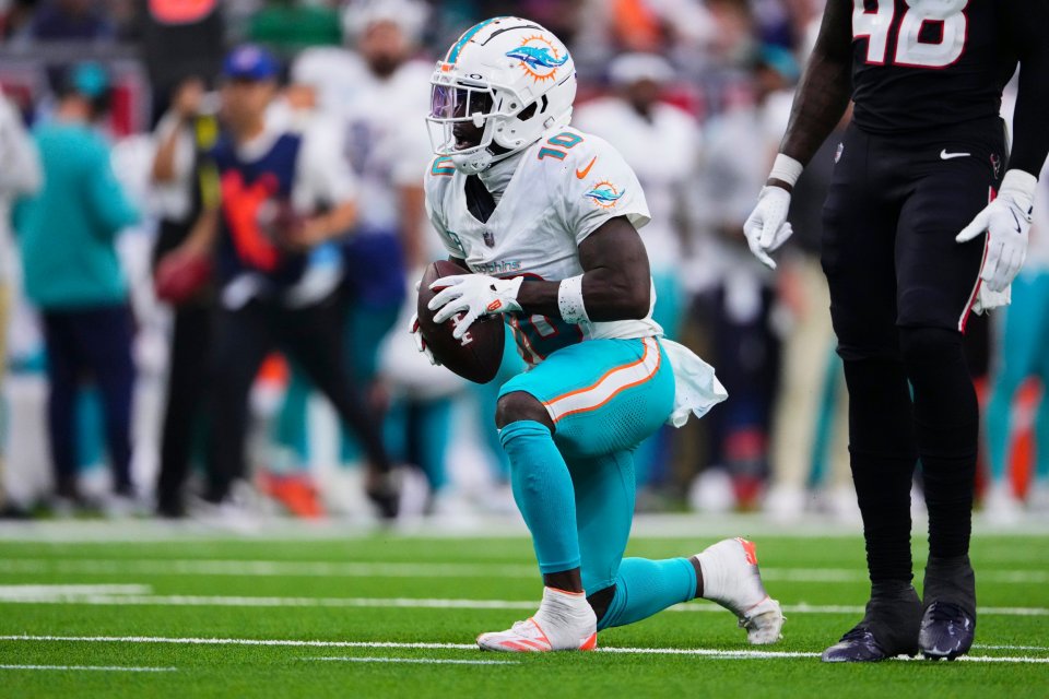 Tyreek Hill #10 of the Miami Dolphins kneeling after a catch.