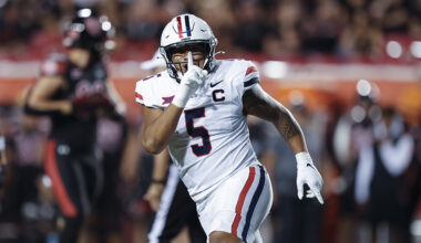 UW Huskies Jacob Manu Big Ten...