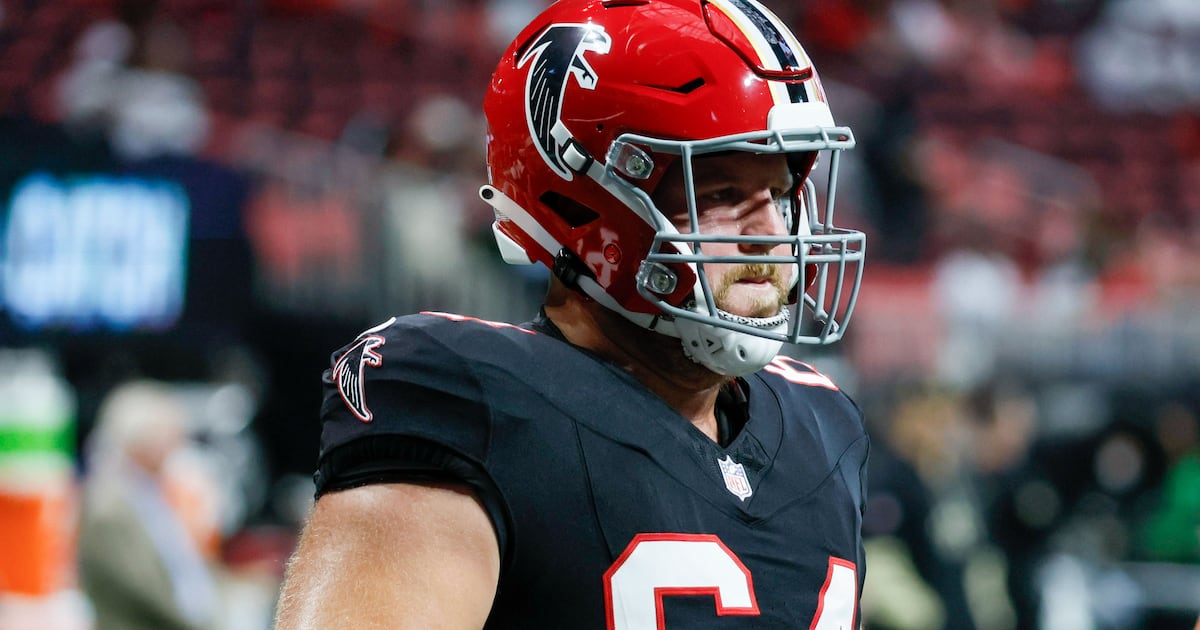 Falcons sign center Ryan Neuzil to new contract