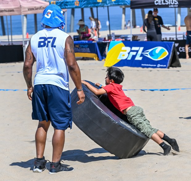 Los Angeles Chargers linebacker Denzel Perryman helps lead kids through...