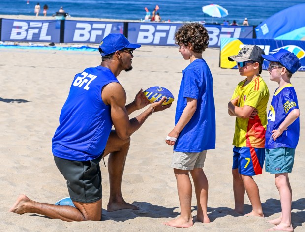 Los Angeles Rams safety Quentin Lake helps lead kids through...