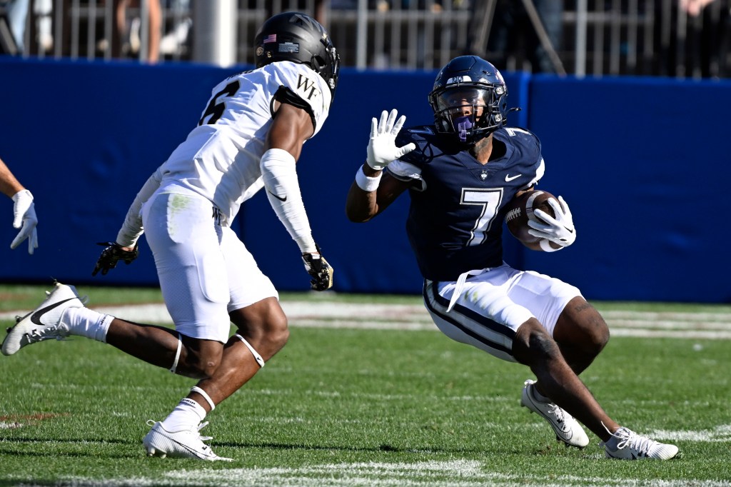 How many games will UConn football win in 2025?