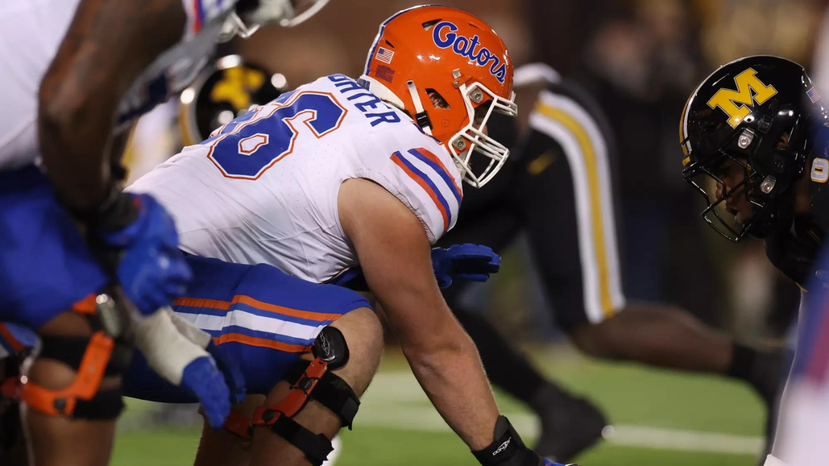 florida-gators-football-helmet