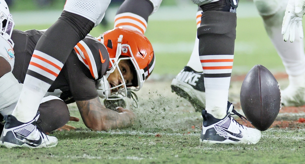Browns battle the Dolphins at Huntington Bank Field