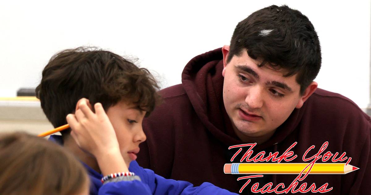 After injury derails football career, former NIU lineman Drew Hoth finds new calling in elementary classroom – Shaw Local