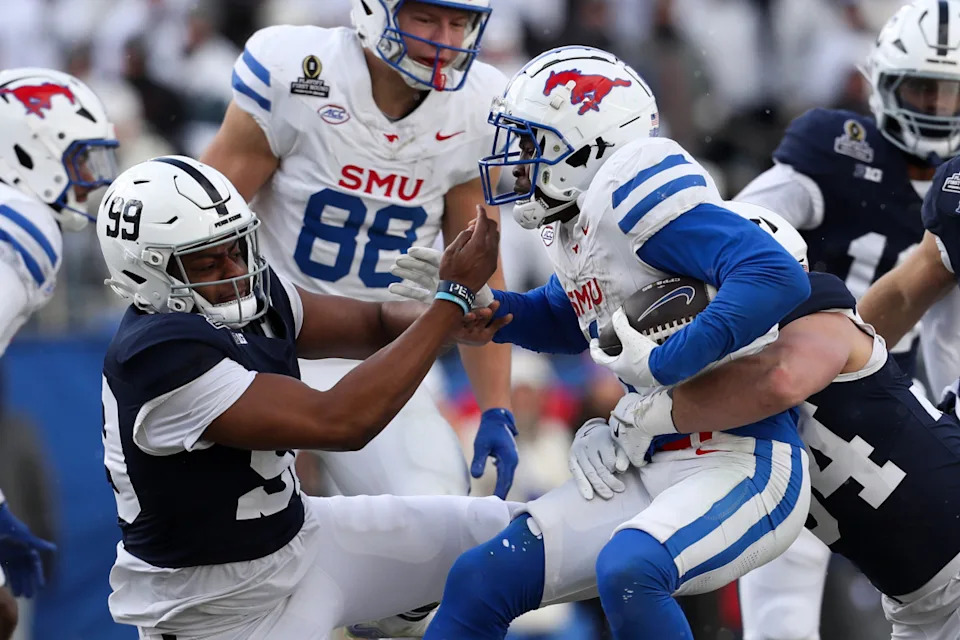 Southern Methodist Mustangs running back Brashard Smith (1) runs with the ball while trying to avoid a tackle during the fourth quarter against the Penn State Nittany Lions in the first round of the College Football Playoff at Beaver Stadium.@ Matthew O’Haren-Imagn Images