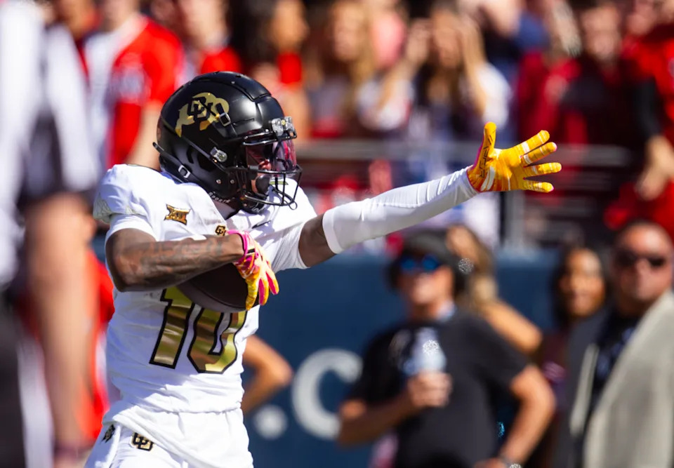 Colorado Buffalos wide receiver LaJohntay Wester (10) against the Arizona Wildcats at Arizona Stadium.© Mark J. Rebilas-Imagn Images