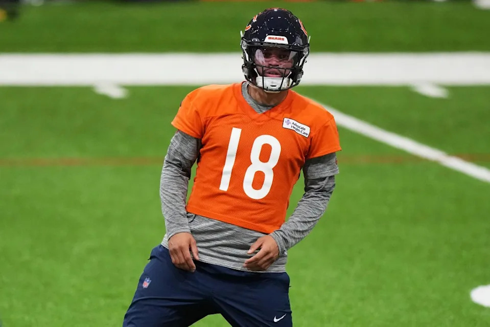Chicago Bears quarterback Caleb Williams warms up during NFL football practice in Lake Forest, Ill., Wednesday, May 21, 2025. AP