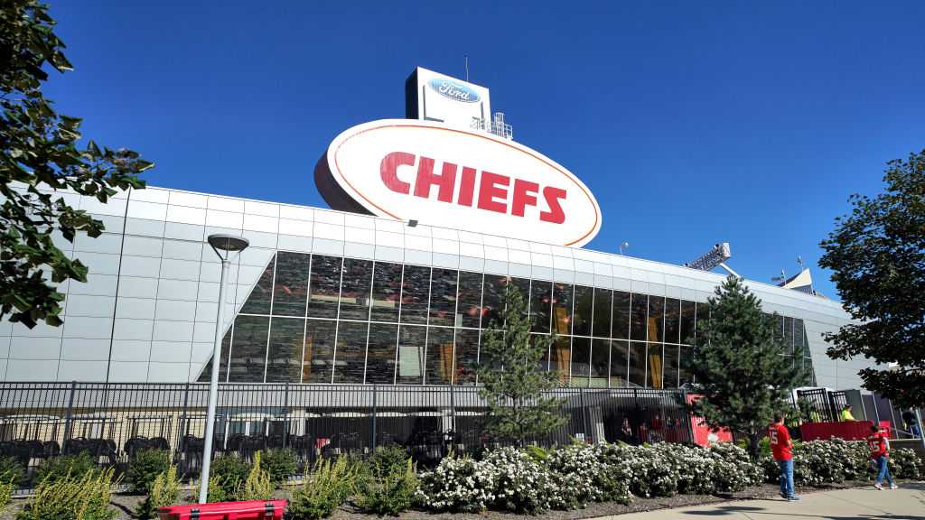 Kansas City Chiefs host one-day equipment sale at Arrowhead