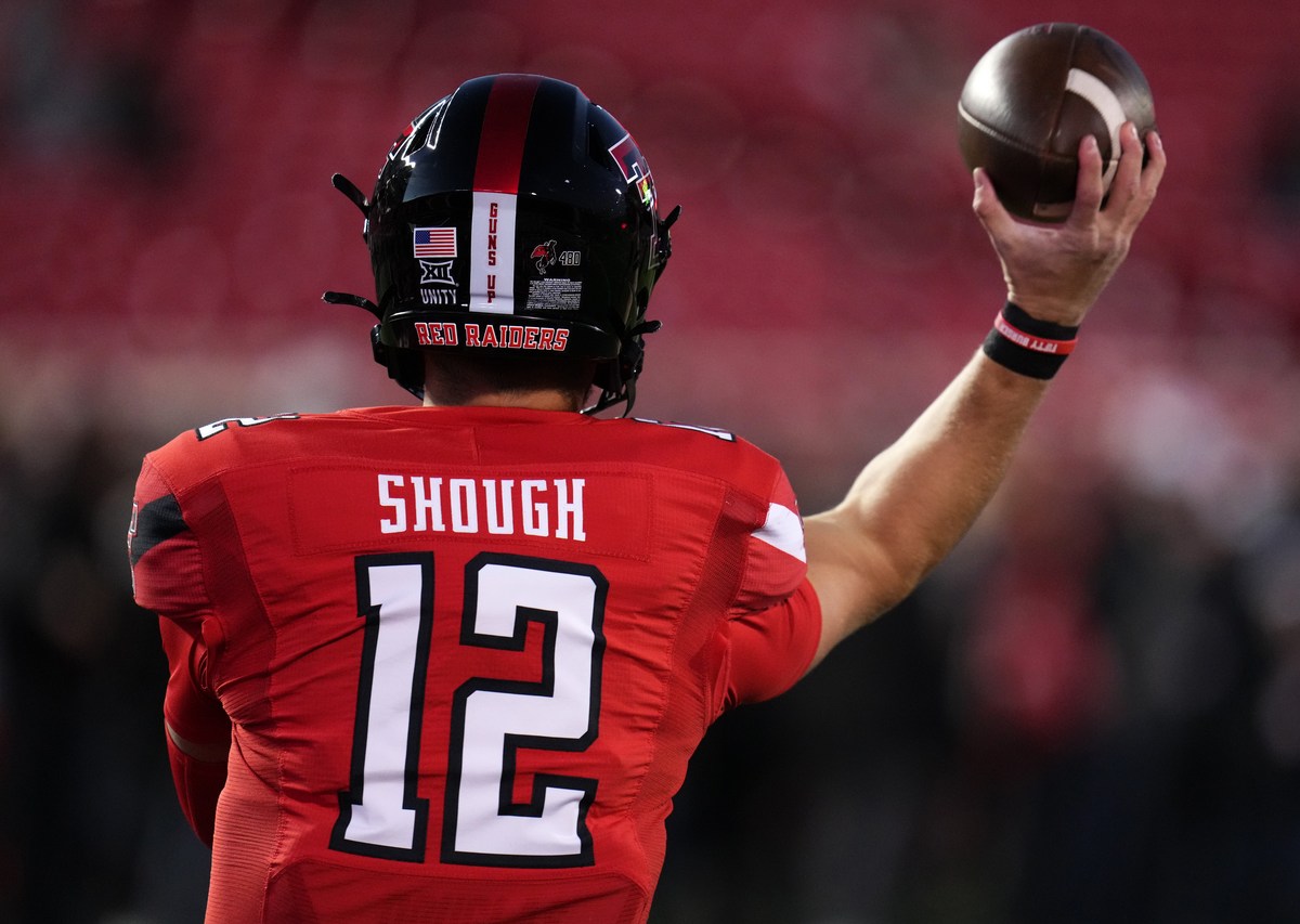QB Shough Steals Banks' Spotlight