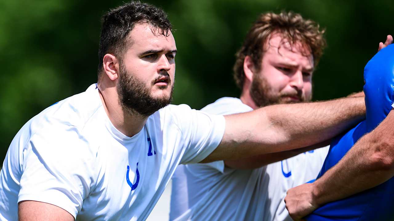 Where Colts' offensive line competitions stand at center, right guard 